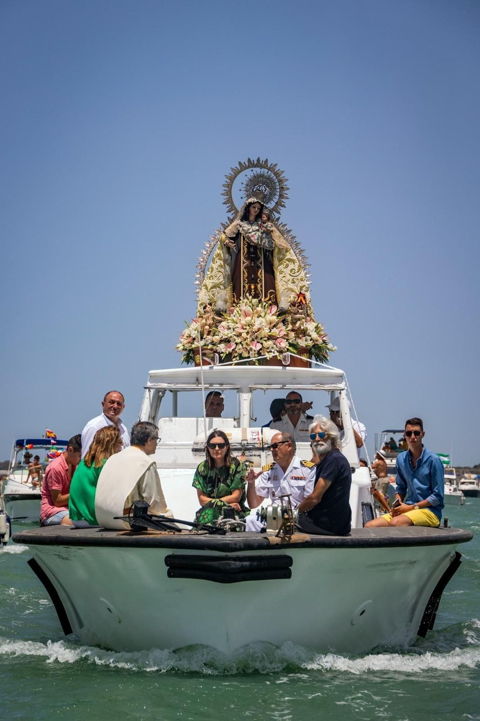 Las imágenes de la procesión marítima de la Virgen del Carmen de Gallineras en San Fernando