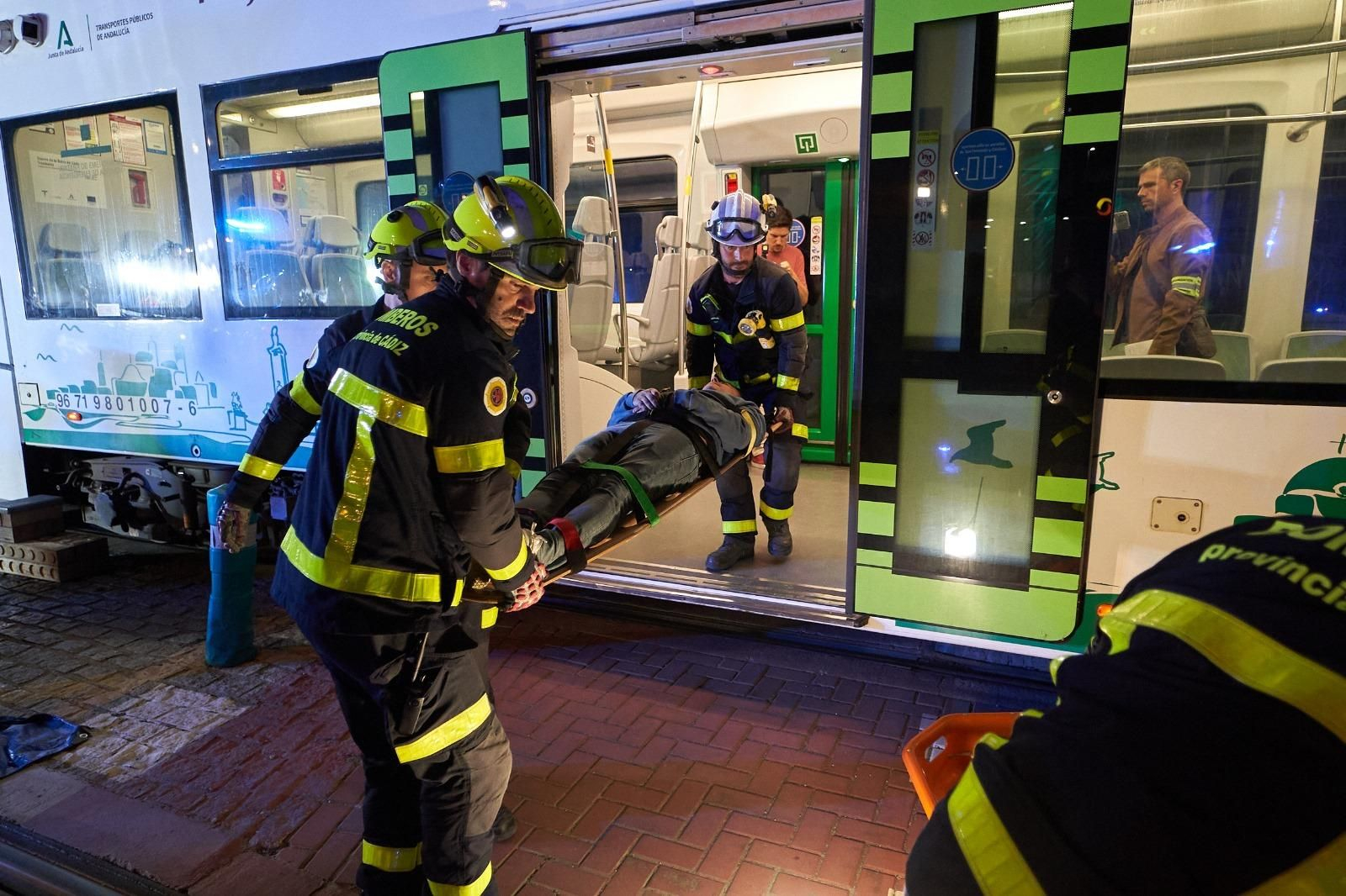 Simulacro de emergencia en el tranvía en Chiclana: las imágenes