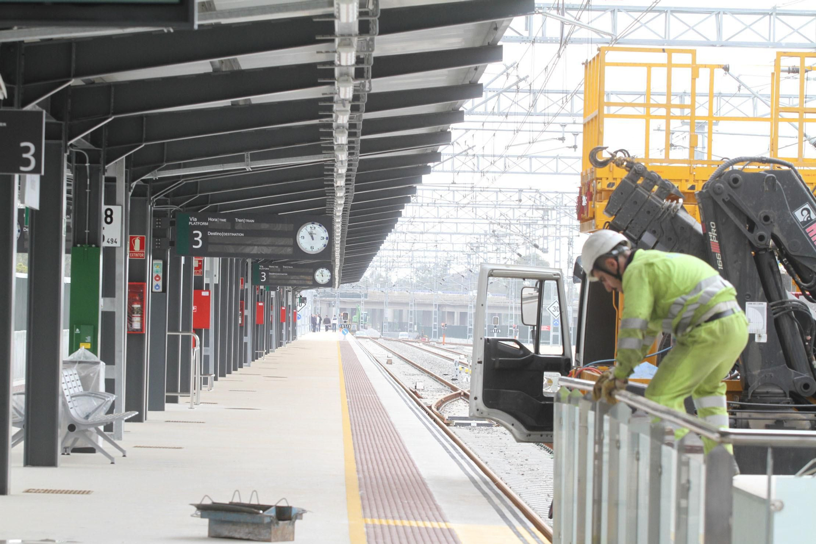Los últimos preparativos de la estación de tren, en imágenes