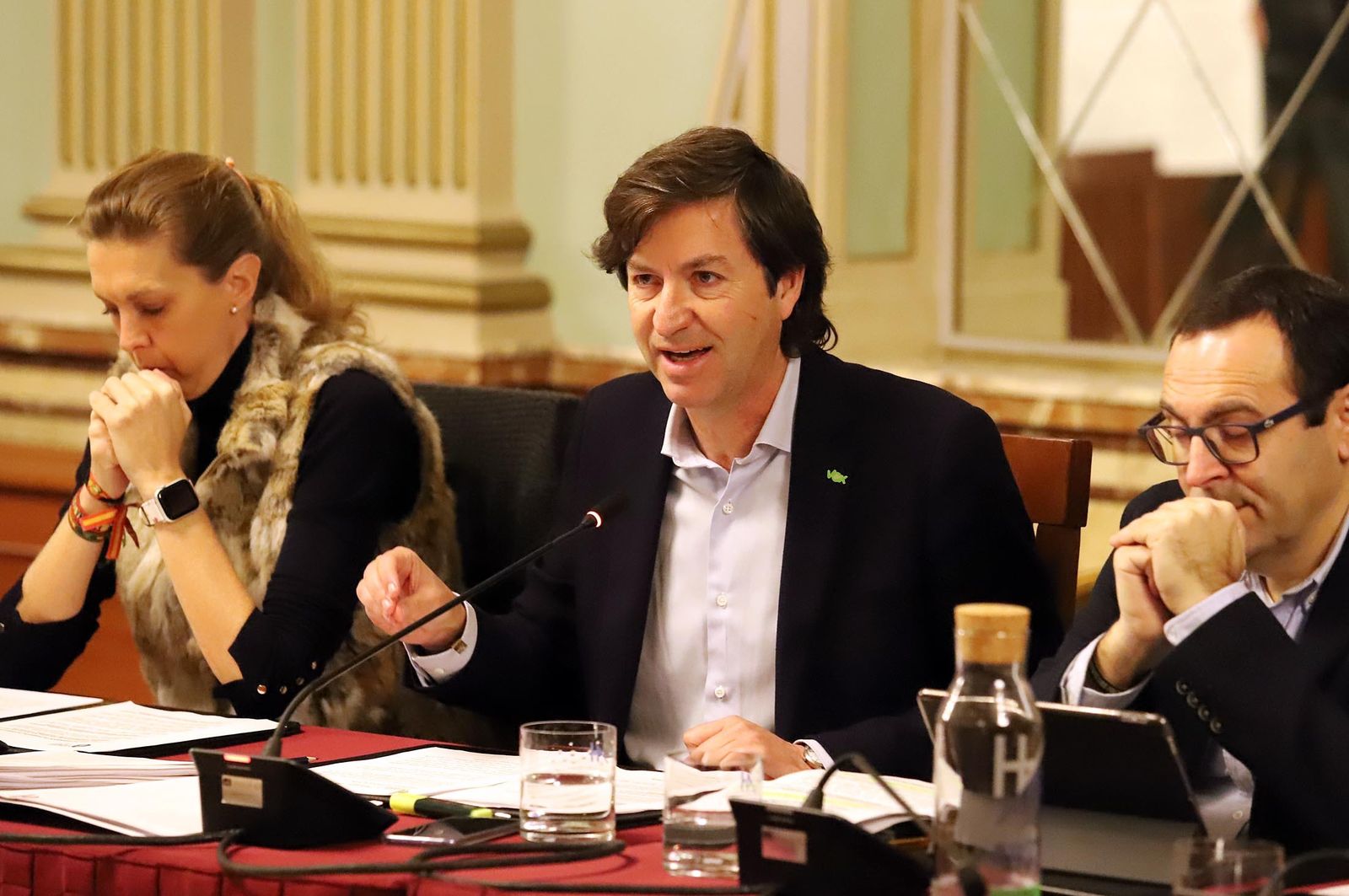 Imágenes del pleno del Ayuntamiento de Huelva