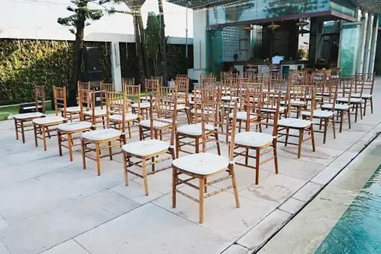 La influencia de las sillas Tiffany en bodas de celebridades