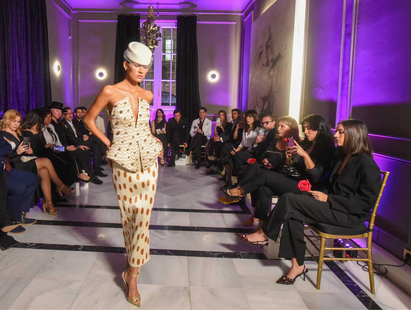 Desfile de Andrew Pocrid en La Casa de Manolete Bistró