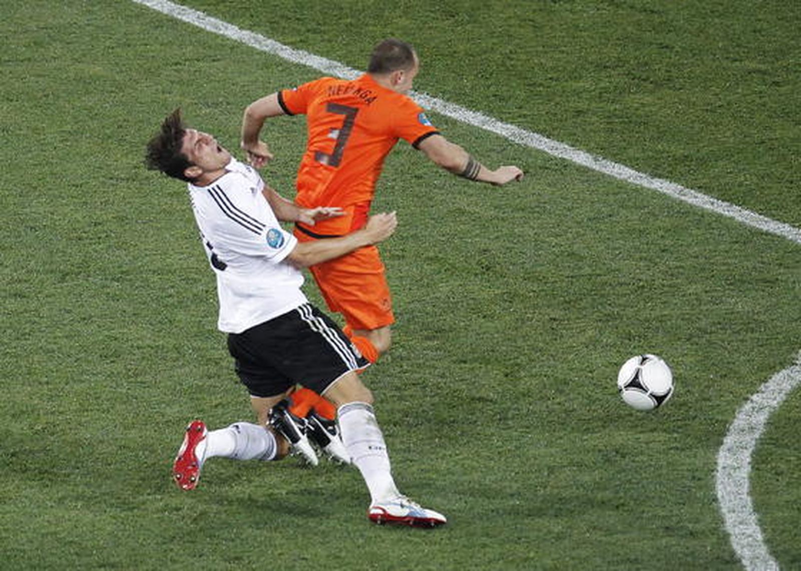 Alemania da un golpe en la mesa al vencer 1-2 a Holanda.

Foto: EFE