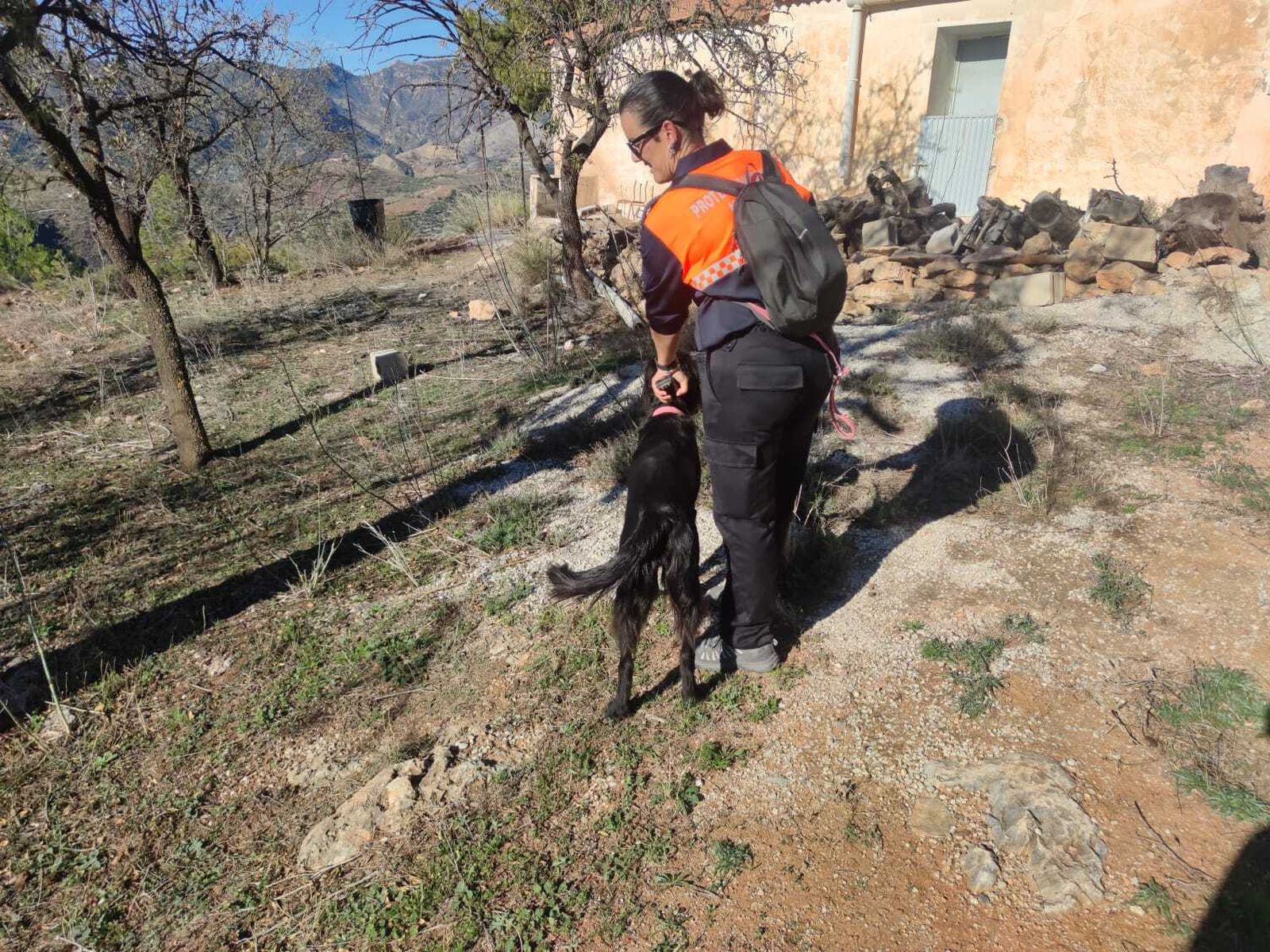 La unidad canina de Protección Civil de Motril se une en la búsqueda del vecino anciano desaparecido de Los Guájares
