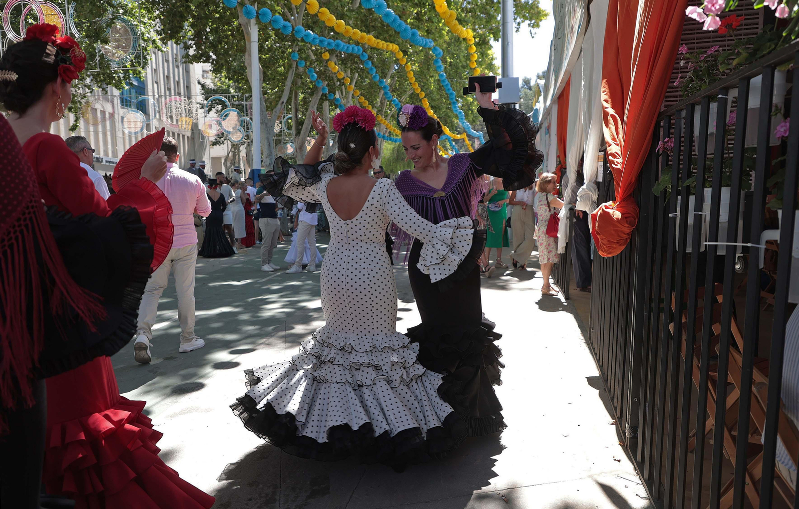 Fotos del Domingo por Sevillanas en la Feria Real de Algeciras 2024