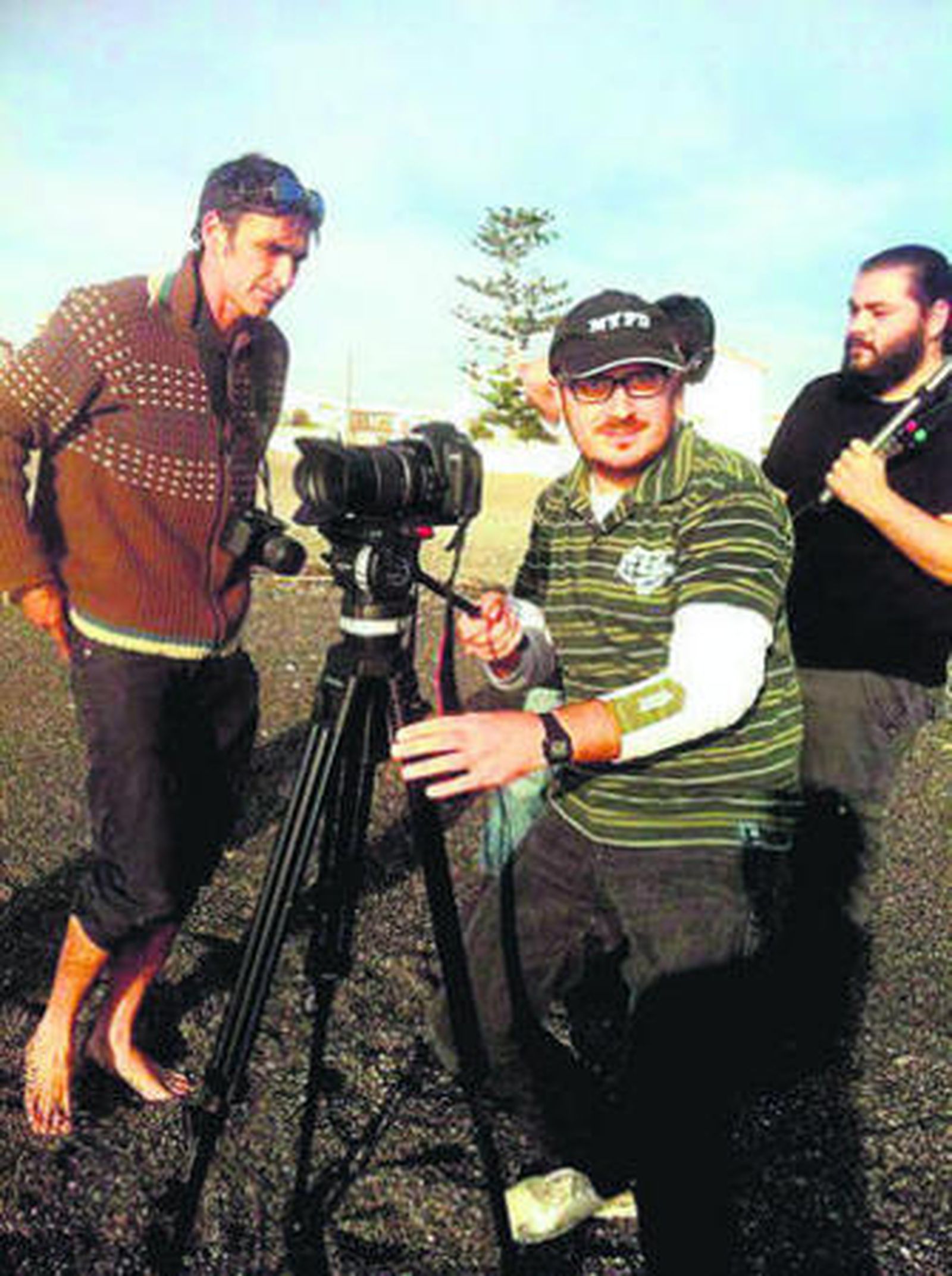Oscar Berdullas durante la grabación del corto A treasure of Humanity en la playa de Calahonda.