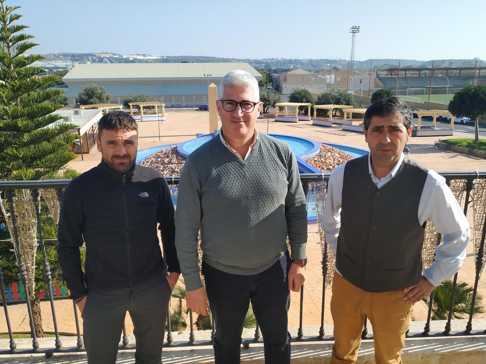 El alcalde de Huércal de Almería, Ismael Torres, junto a los concejales Jesús Pomedio y Manu Abad, en una imagen de archivo