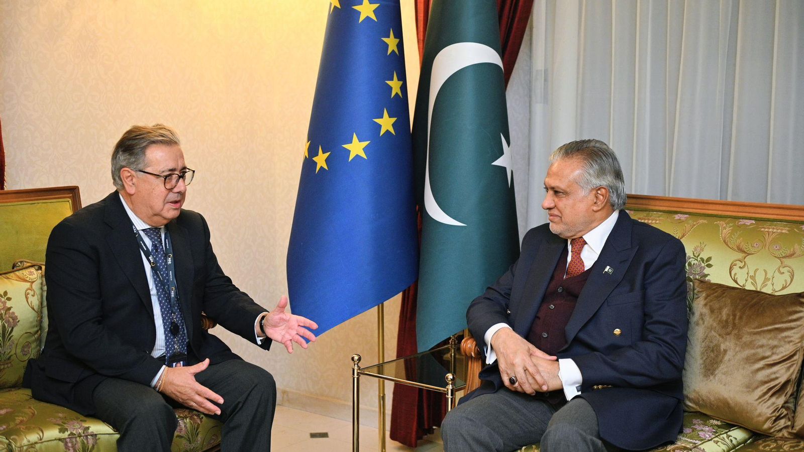 Fotografía de la reunión entre ambas instituciones