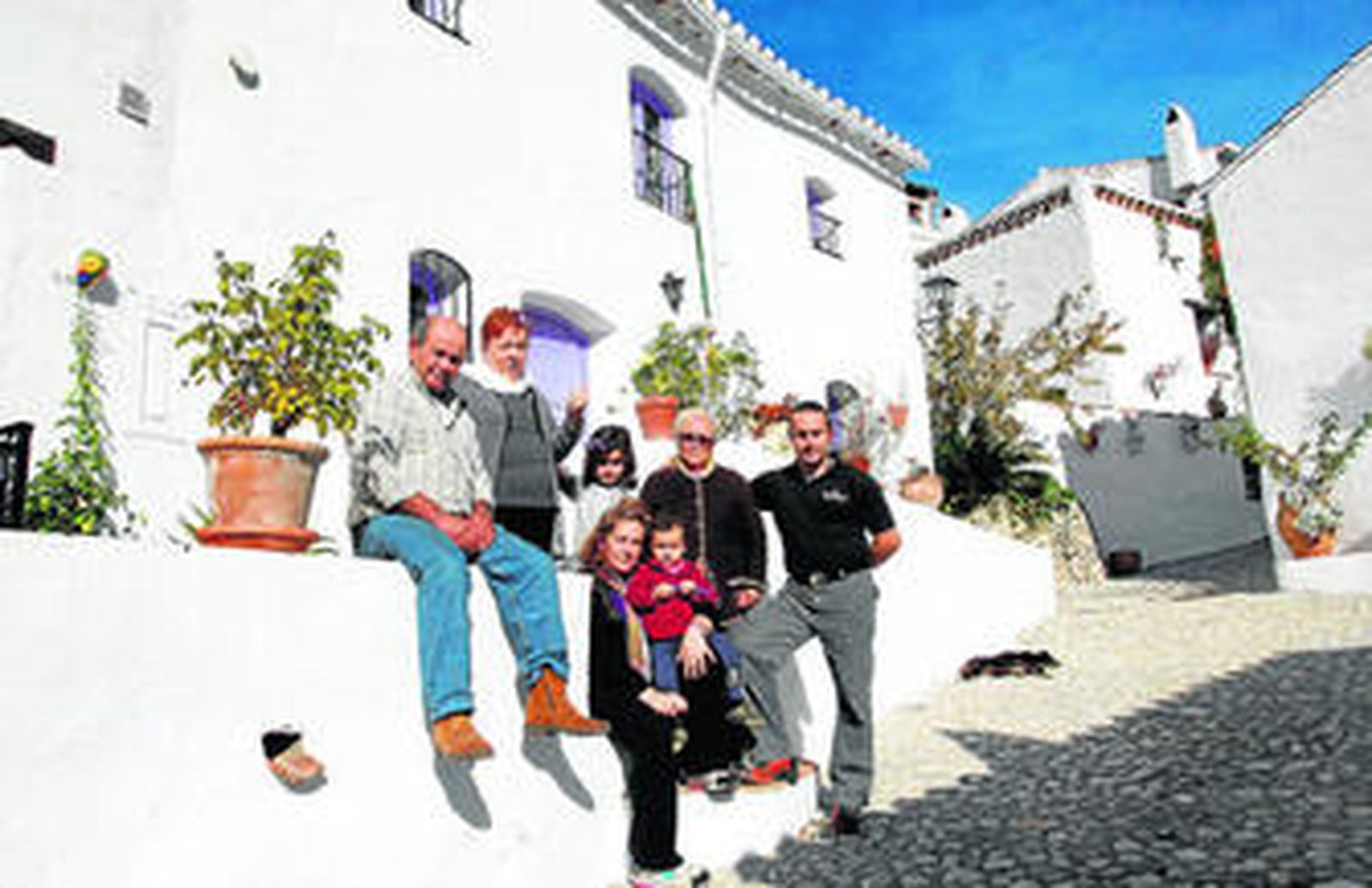 Antonio García y Virtudes Sánchez, junto a su hija y su nieta Virtudes, su nieto José Antonio, la bisabuela materna Purificación, y su hijo Antonio.