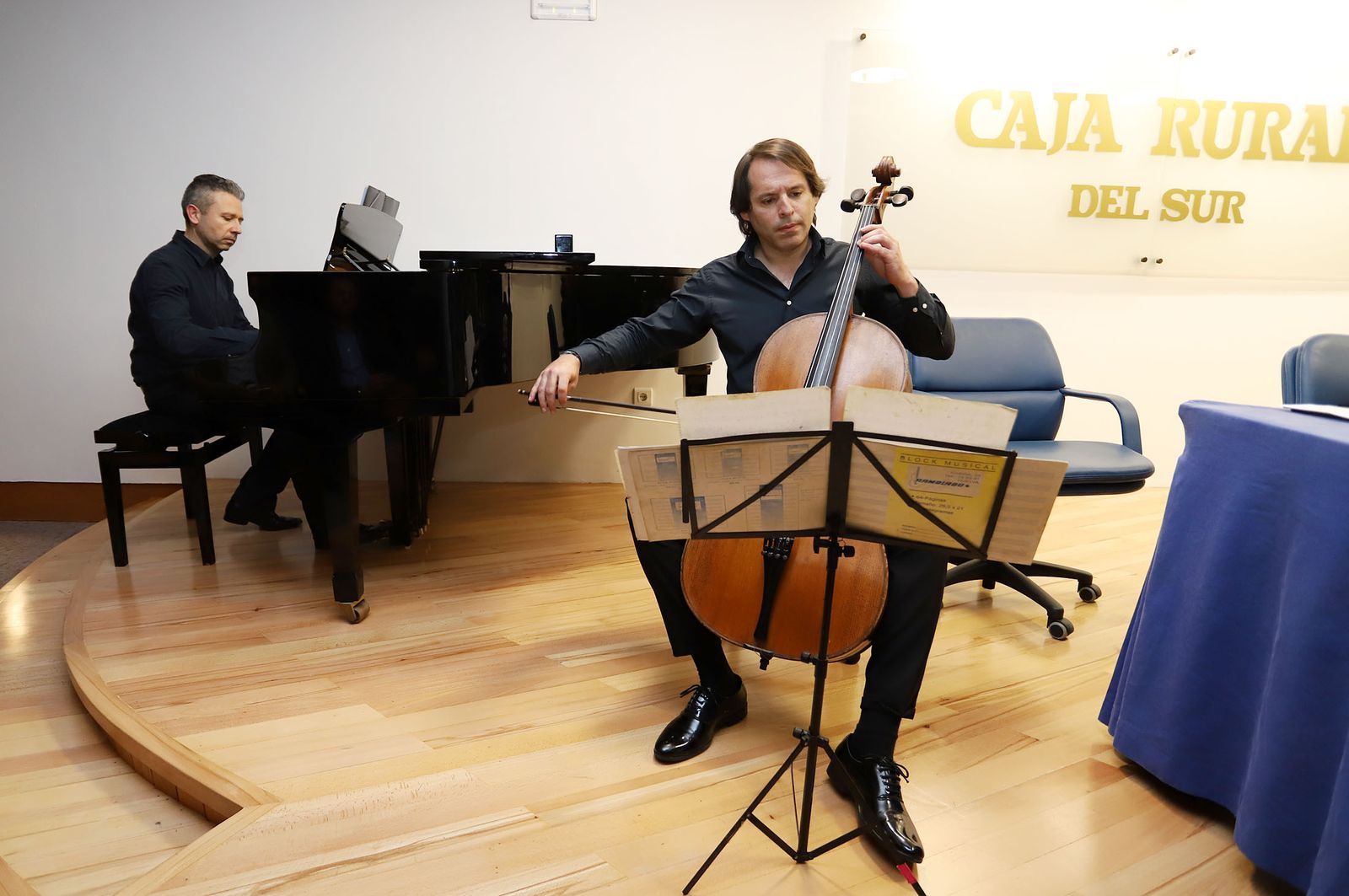 Imágenes de la presentación de la Guía de Semana Santa de Huelva Información