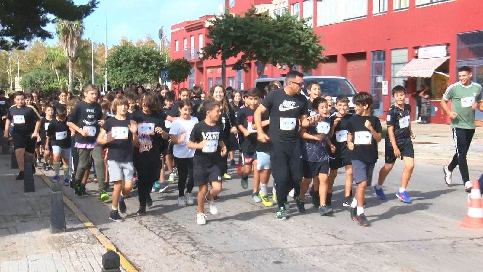 Alumnos del CEIP Reyes Católicos de Puerto Real durante “la vuelta al cole”