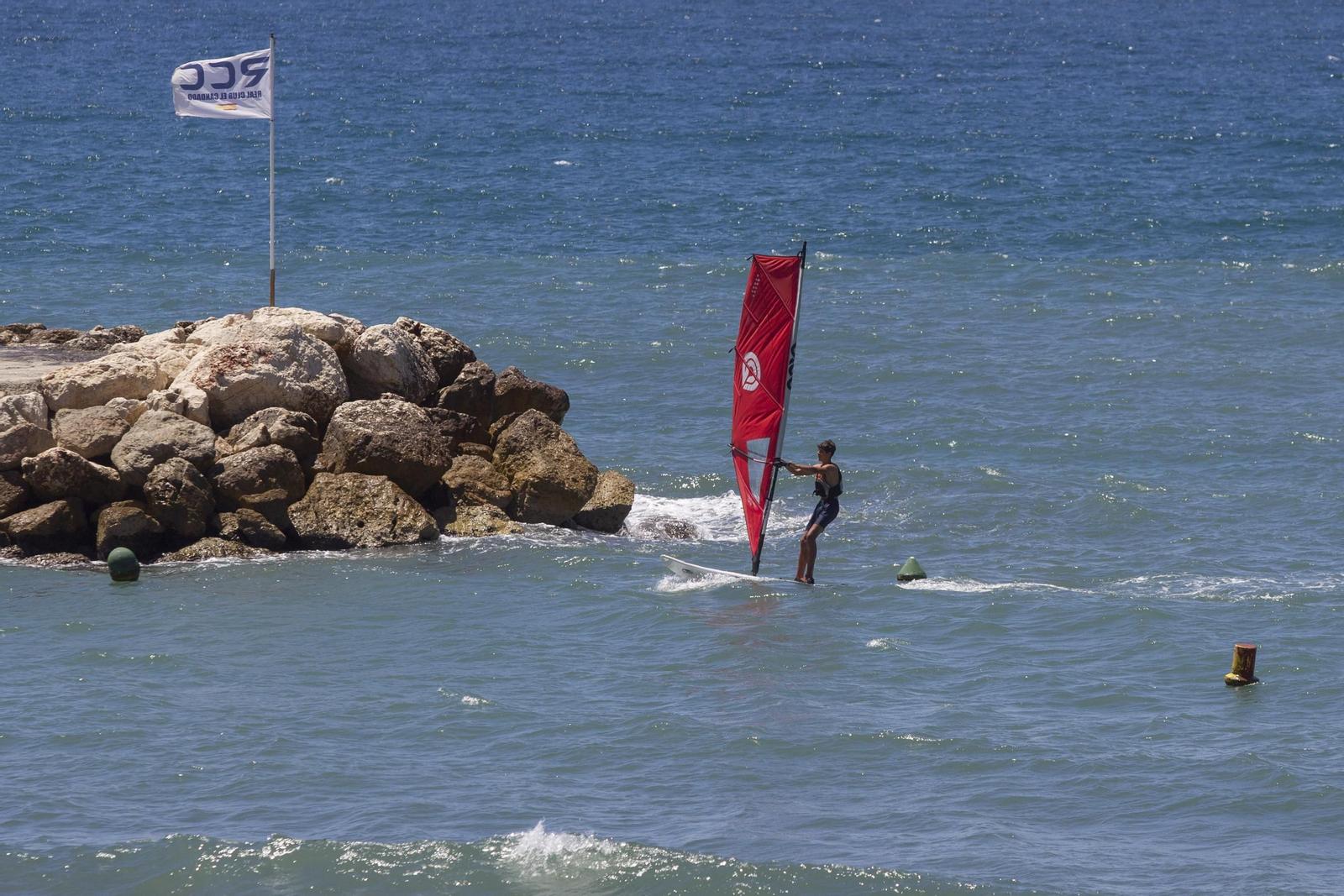 Lleno absoluto este domingo en las playas malagueñas, en fotos