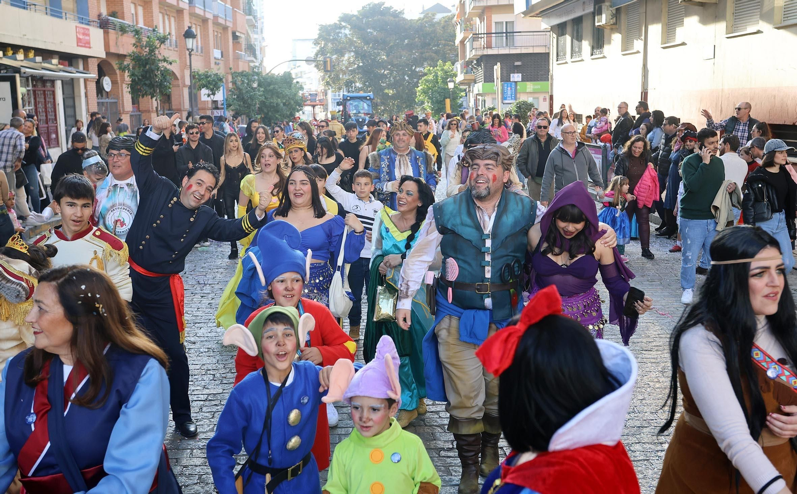 Imágenes de la cabalgata del Carnaval Colombino 2024
