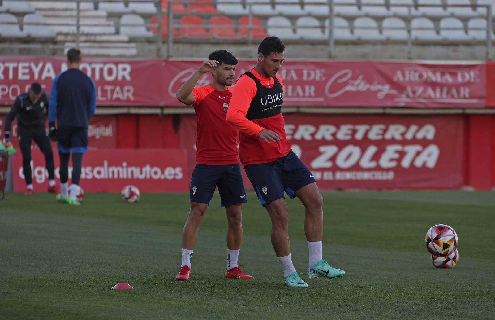 La vuelta a los entrenamientos del Algeciras después del descanso de Navidad, en imágenes