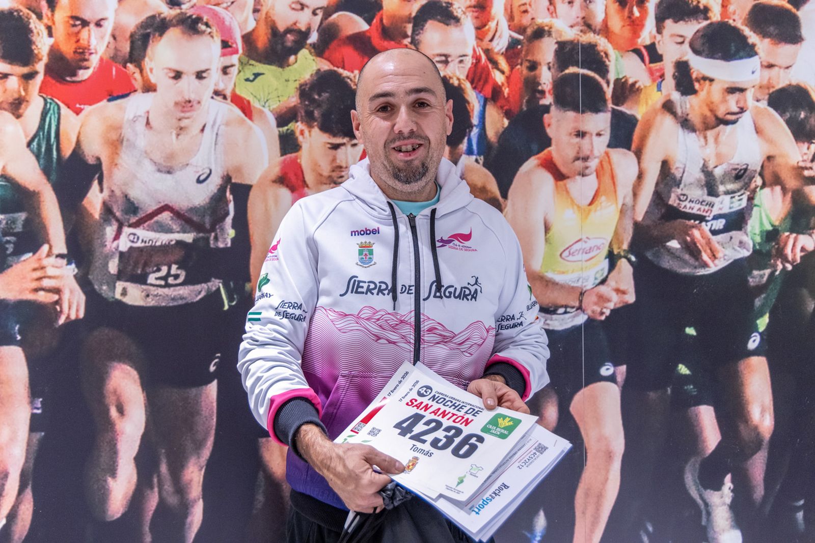 El pistoletazo de salida de la recogida de dorsales de la Carrera de San Antón 2026