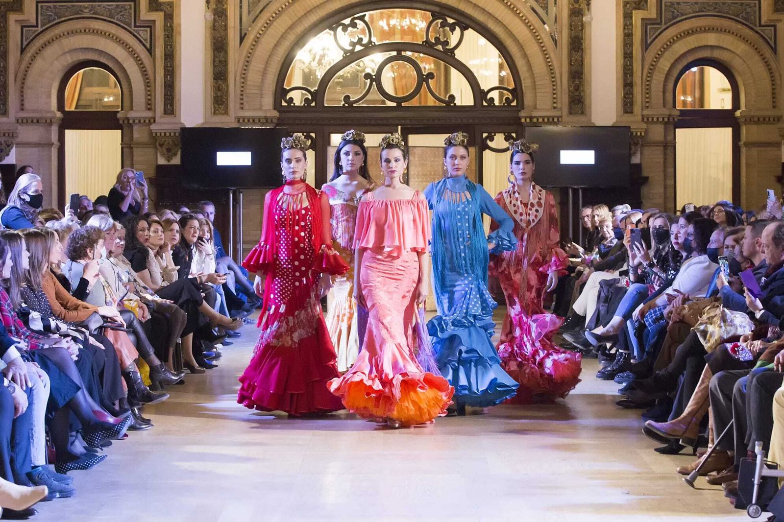 Así fue el desfile benéfico de la Hermandad del Rocío Macarena