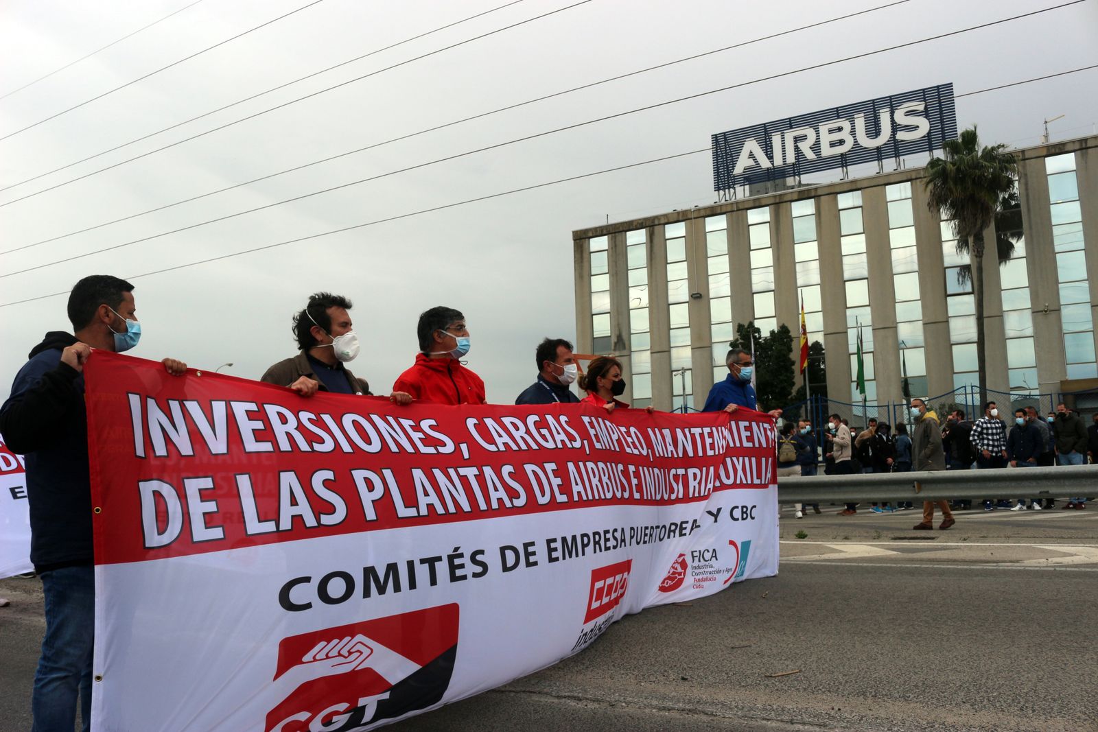 Cabecera de la manifestación con los alcaldes de Cádiz y Puerto  Real