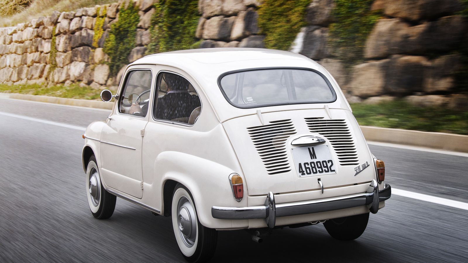 El Seat 600 tenía un precio inicial de 65.000 pesetas (350 euros actuales).