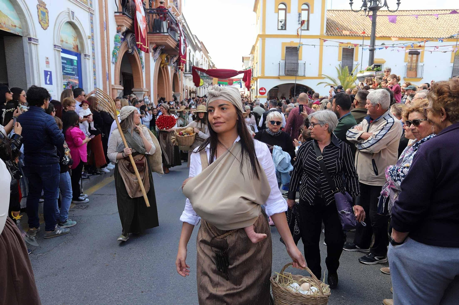 Imágenes del gran ambiente en la Feria Medieval de Palos de la Frontera, Huelva