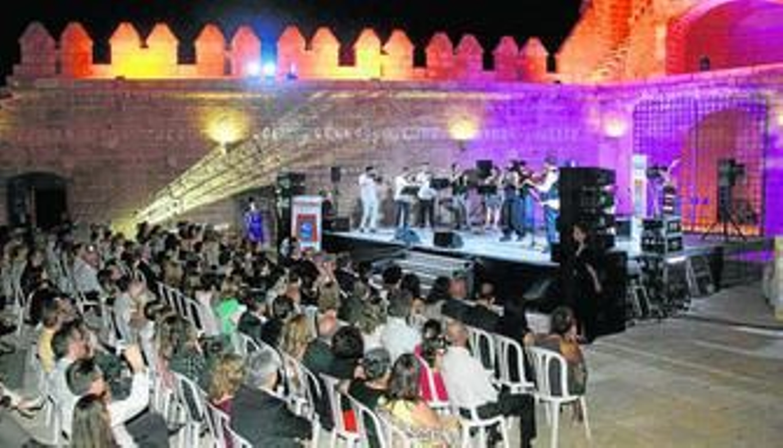 El violín de Malikian recrea en la Alcazaba el ambiente del medievo