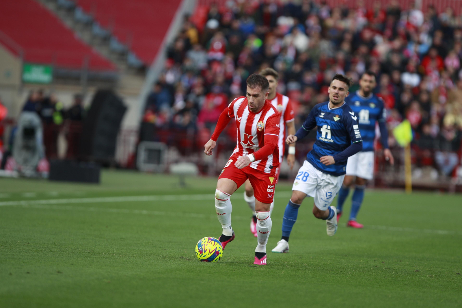 Imágenes del partido de fútbol U.D. Almería-Real Betis Balompié