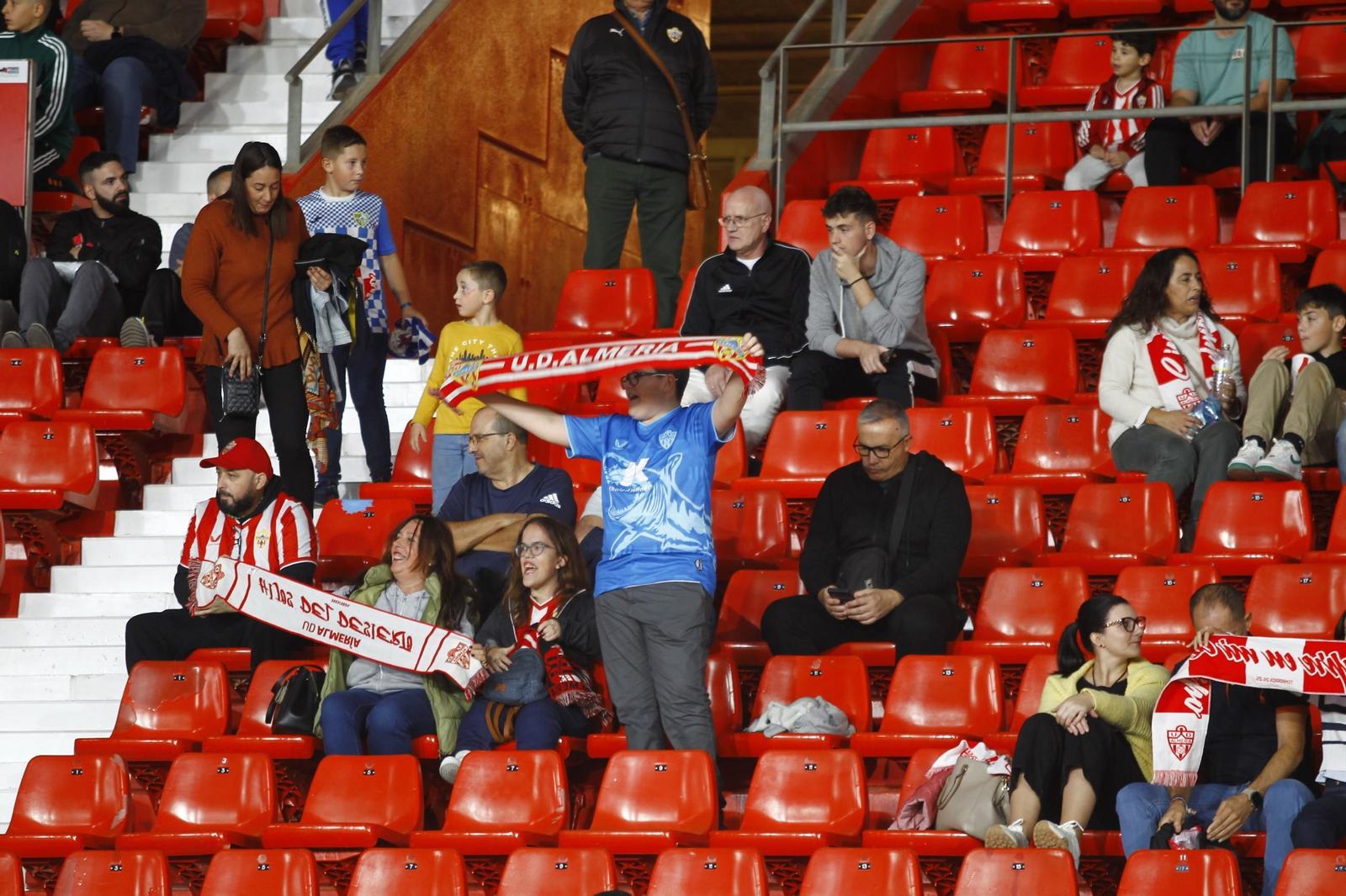 Búscate en las fotos de público del partido U.D. Almería-Deportivo de La Coruña