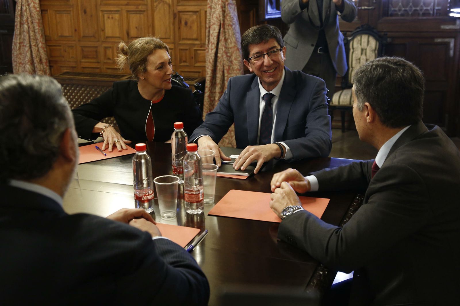 Juan Marín, la mañana de este miércoles, durante la reunión con Lorenzo del Río.