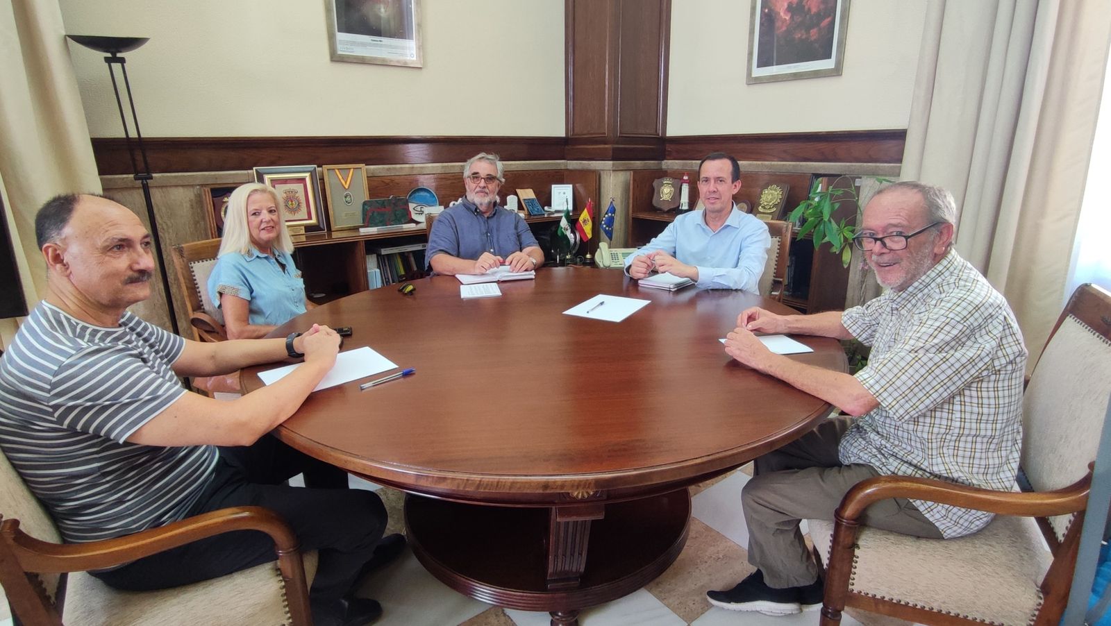 Miembros de la Mesa del Tren en una reunión en septiembre con el subdelegado del Gobierno