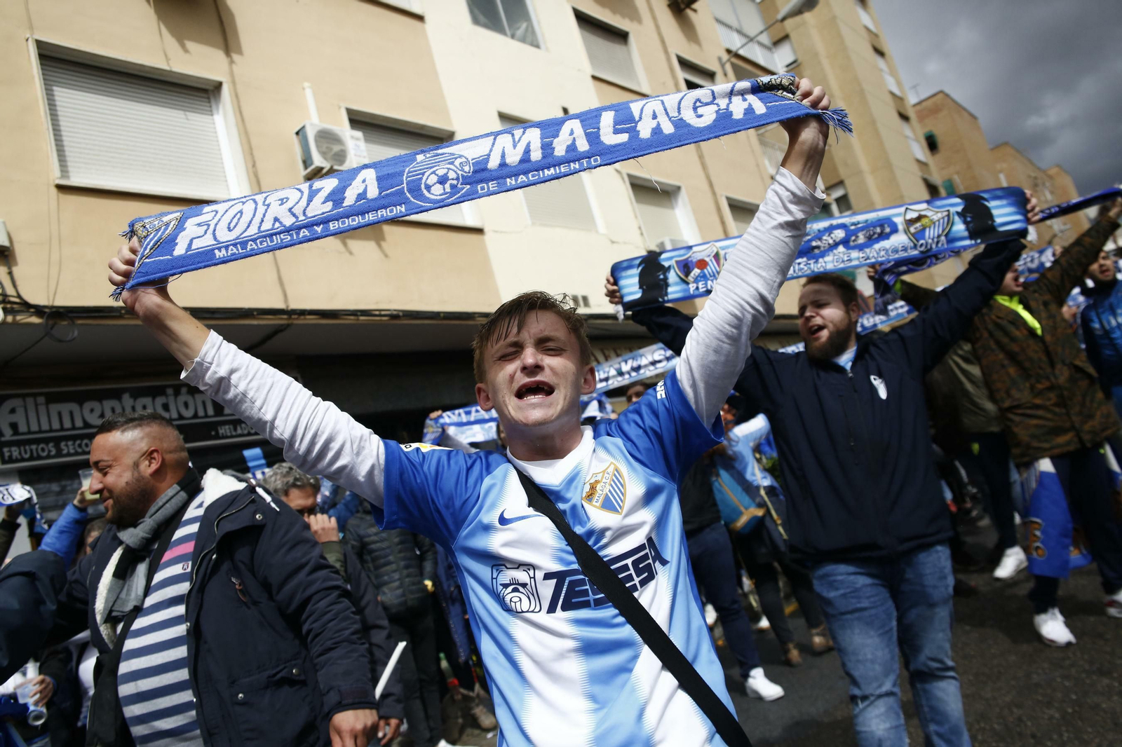 Las fotos de la afición malaguista en Granada
