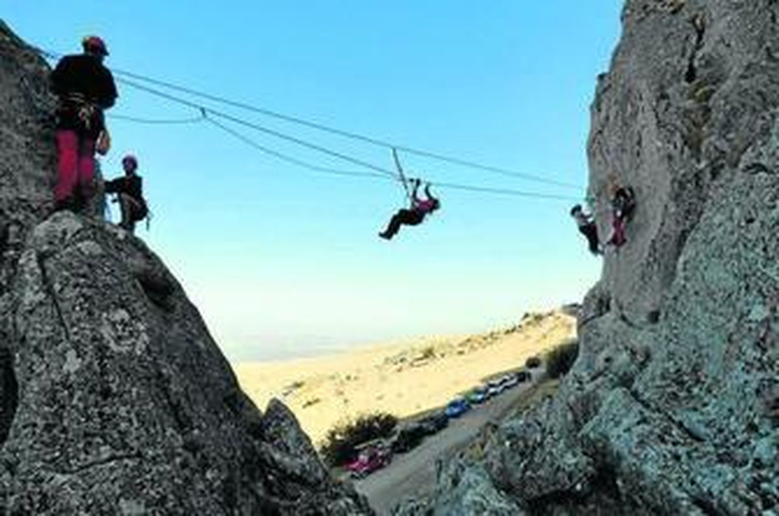Loja se llena de tirolinas con la vía ferrata de Cueva Horá