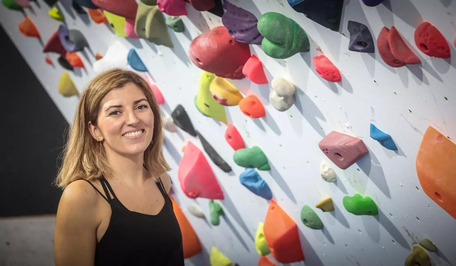 María Villa, impulsora junto a Pablo Nicolás Aguilera del rocódromo, en una de las zonas de Rockhouse.