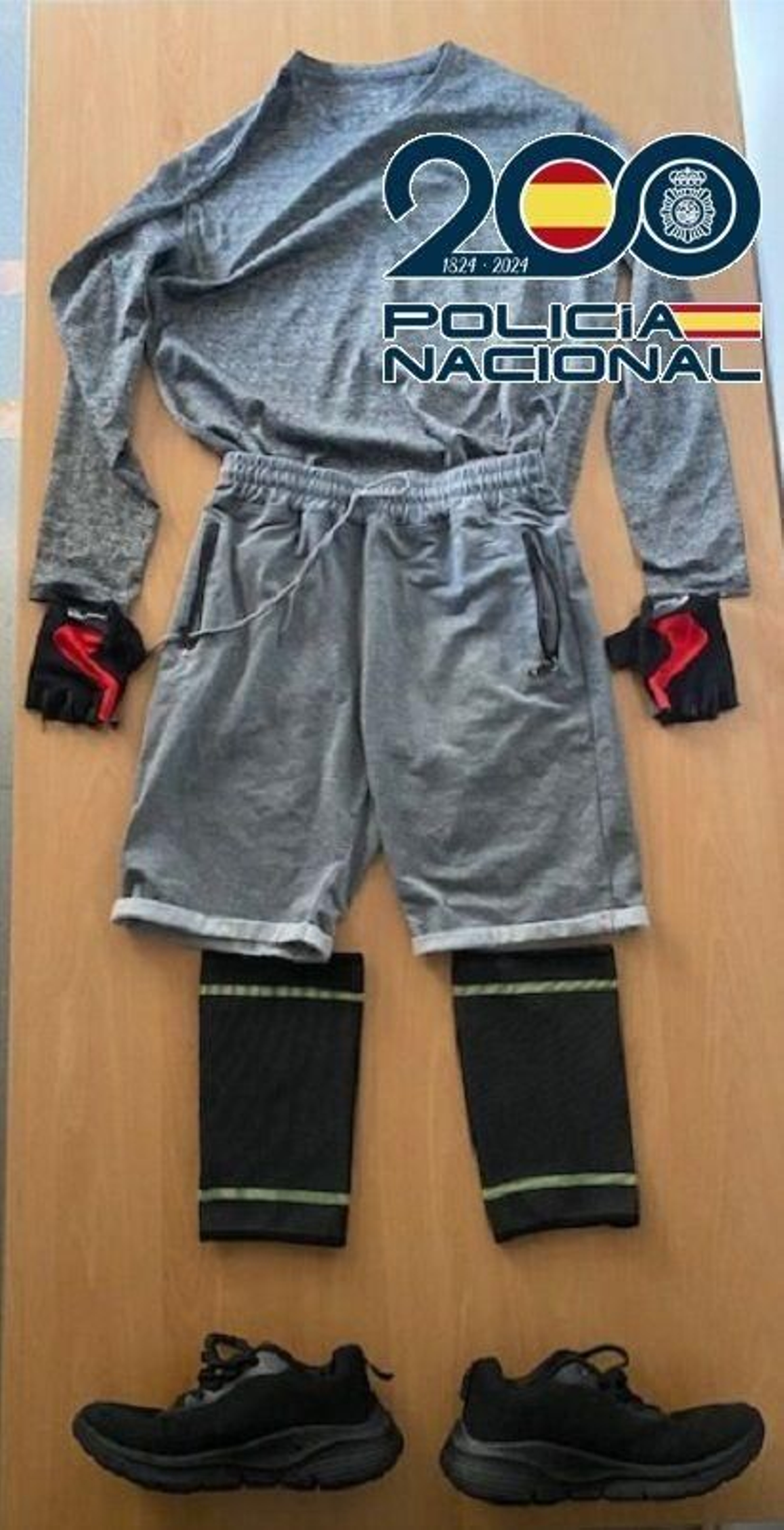 La ropa deportiva que utilizaba el detenido.