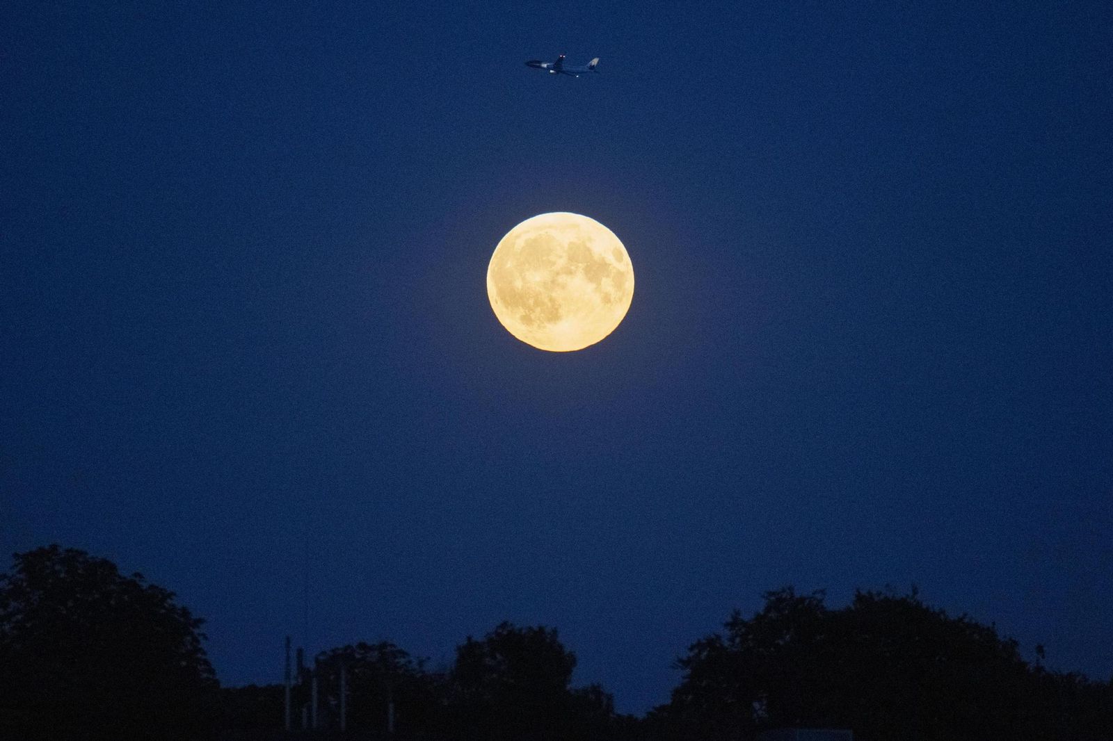 La Superluna azul captada en diferentes partes del planeta: un disfrute visual de la Luna del Esturión