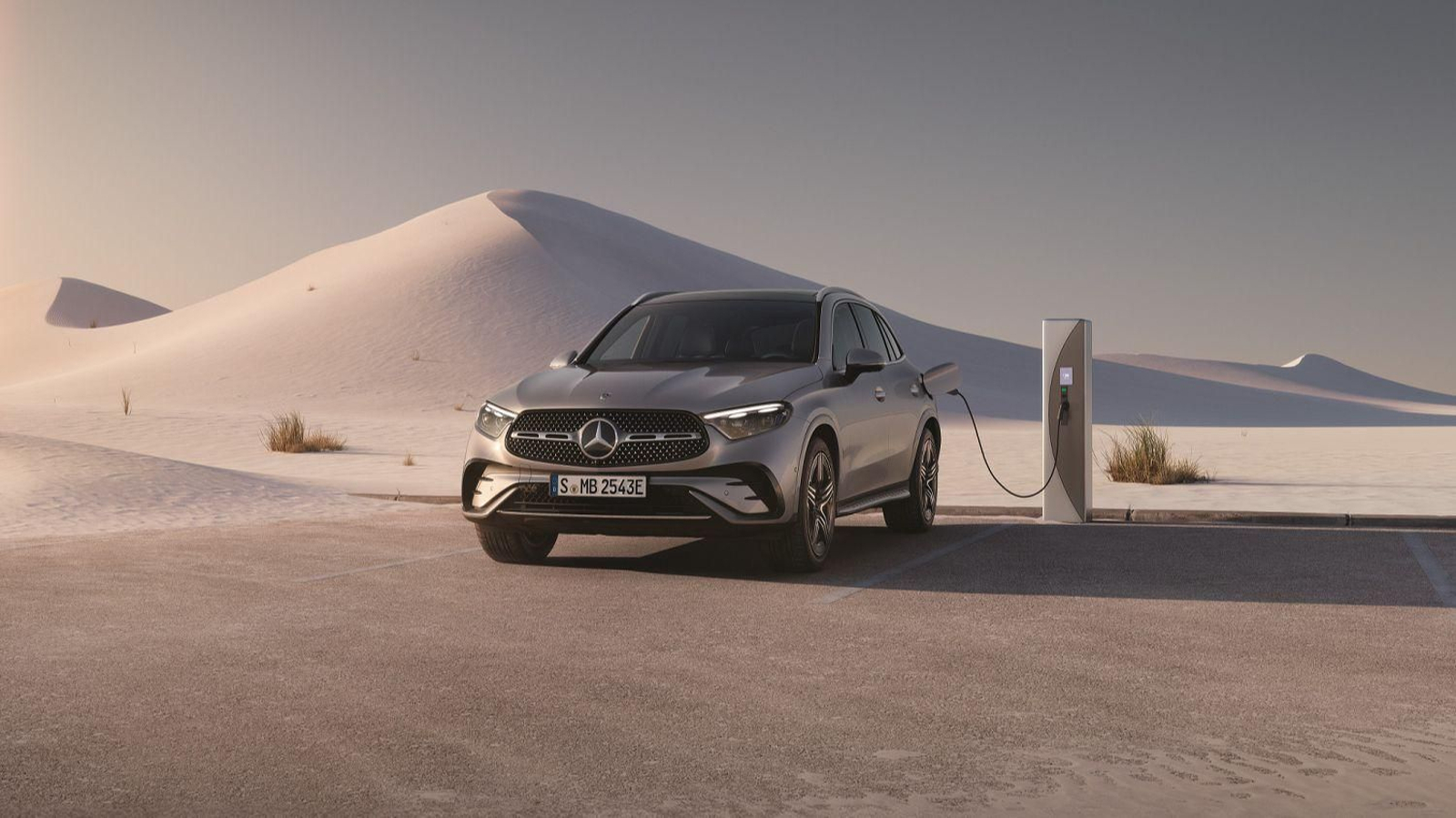El SUV GLC es el modelo más vendido de la marca ofreciendo su versión híbrida enchufable en gasolina o diésel.