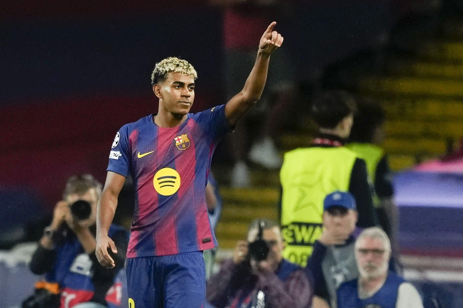 Lamine Yamal celebra un gol durante un encuentro de Champions League disputado por los azulgranas en Montjuïc.