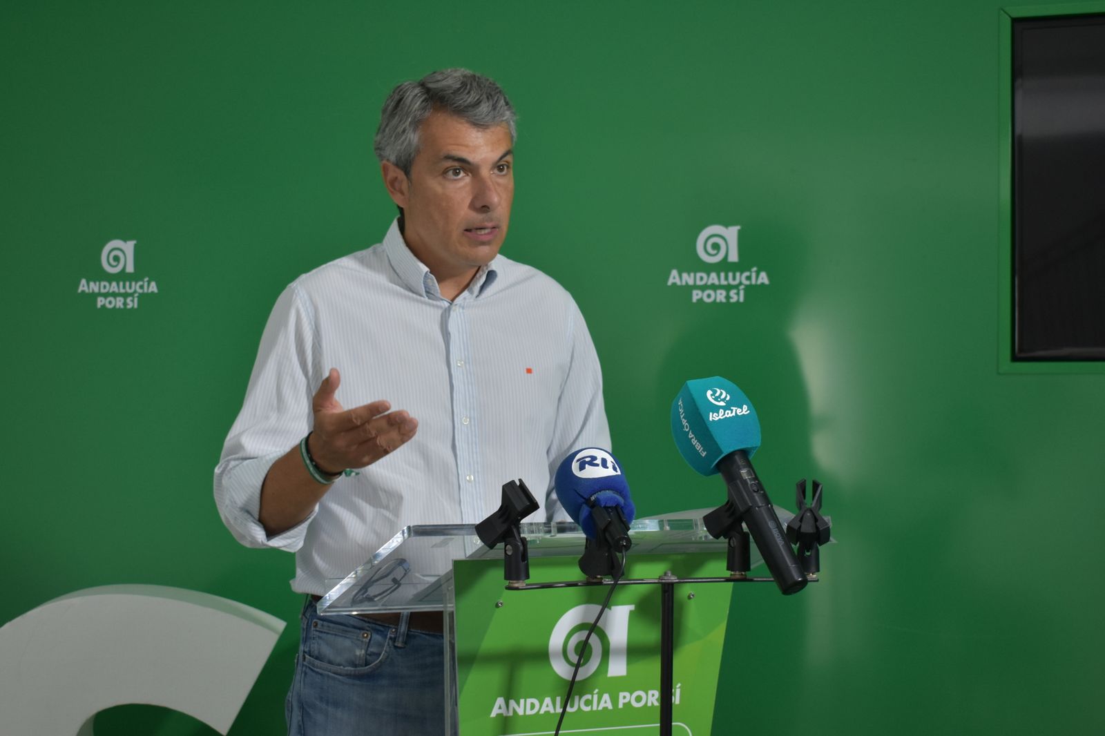 Fran Romero, en una rueda de prensa en la sede de AxSí.