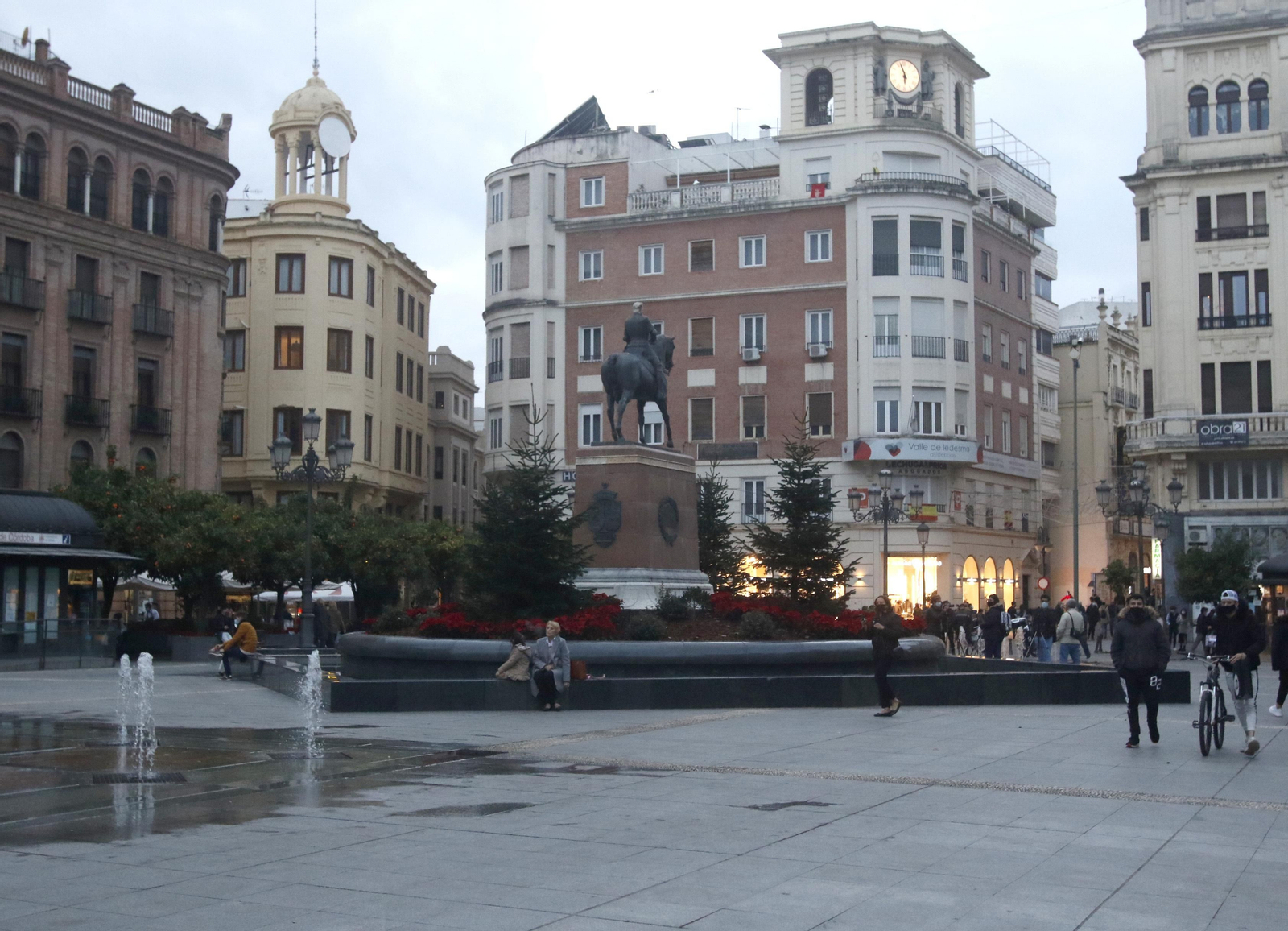 Un recorrido fotográfico por la Córdoba del granito gris
