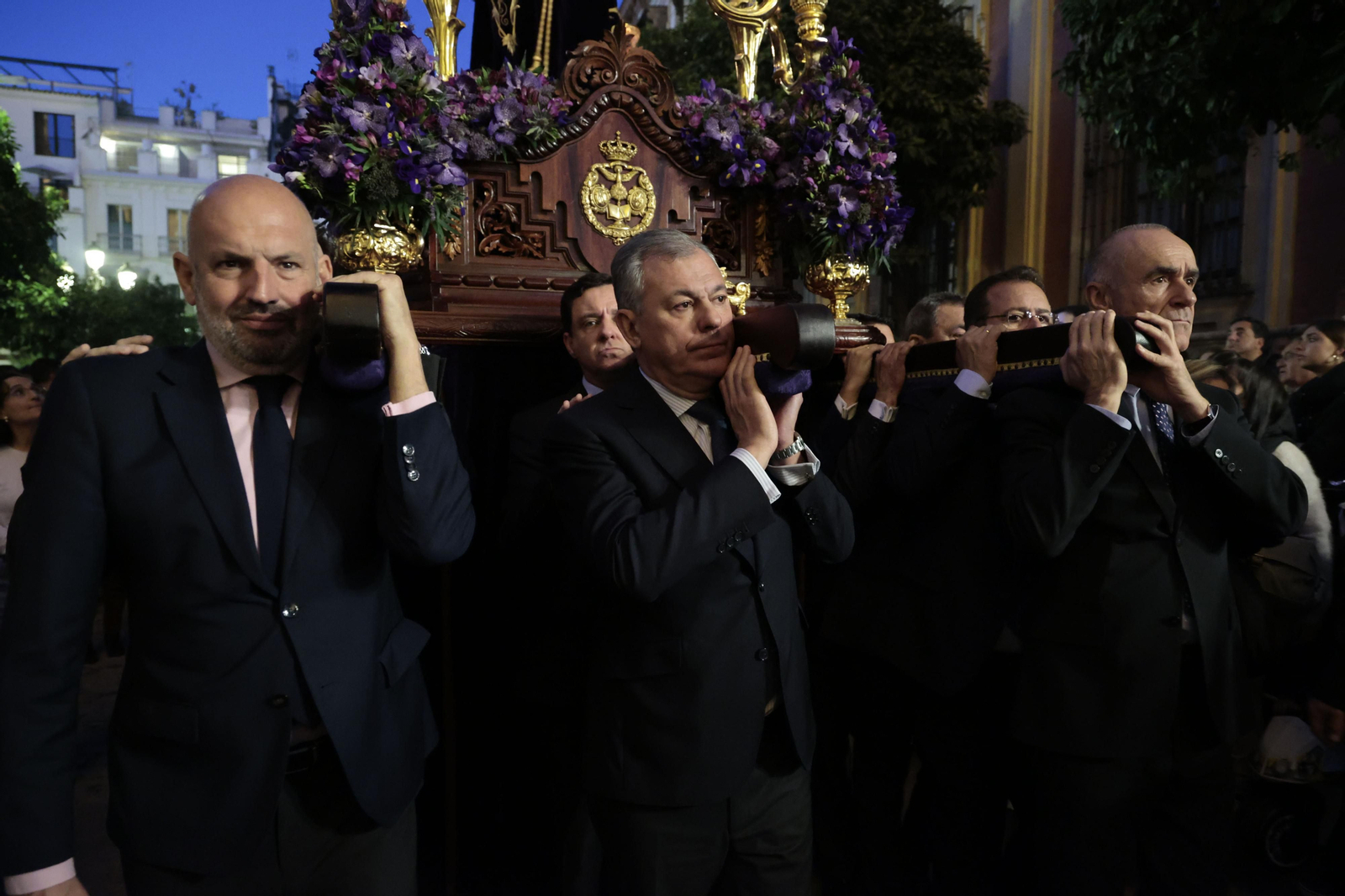 Las imágenes del viacrucis de las cofradías 2024