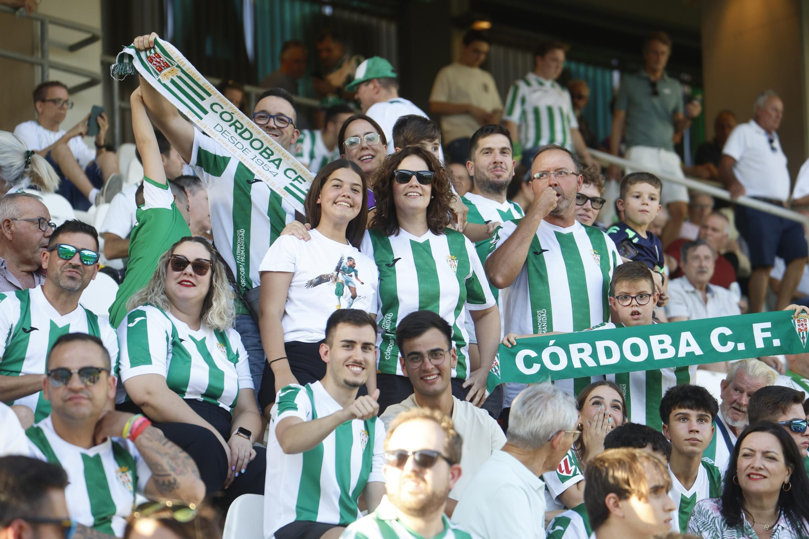 Aficionados cordobesistas, en El Arcángel.