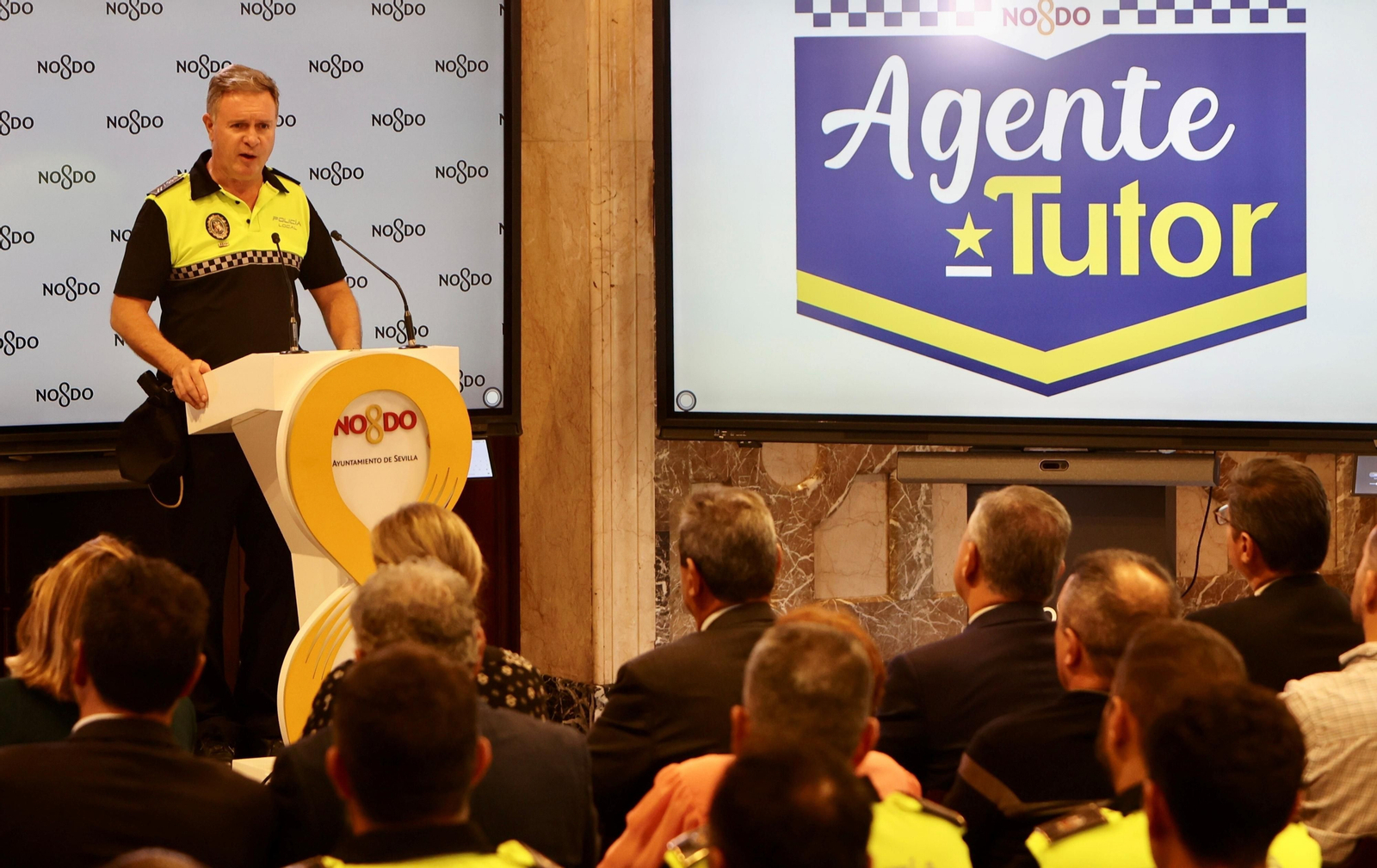 El jefe de la Policía Local, Antonio Luis Moreno, durante la presentación del programa Agente Tutor.