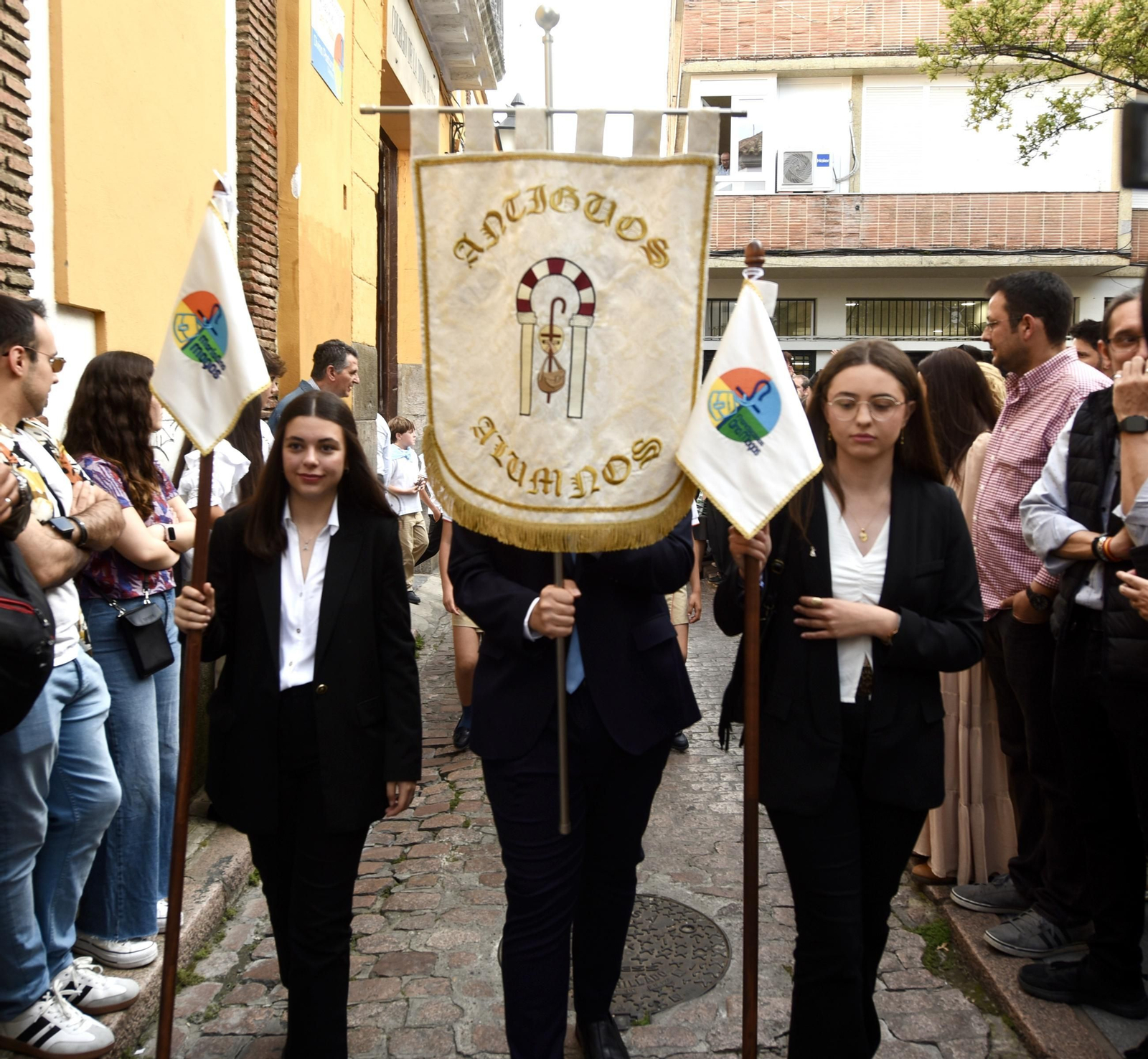 La procesión del colegio Divina Pastora de Córdoba con su Virgen, en imágenes