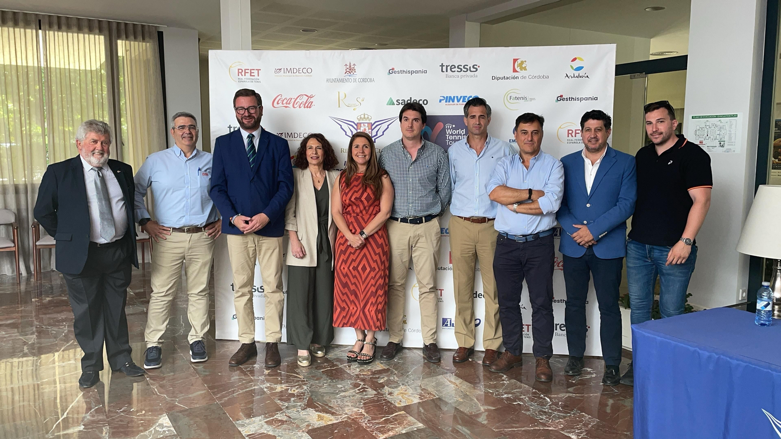 Las autoridades y organizadores, durante la presentación del torneo.