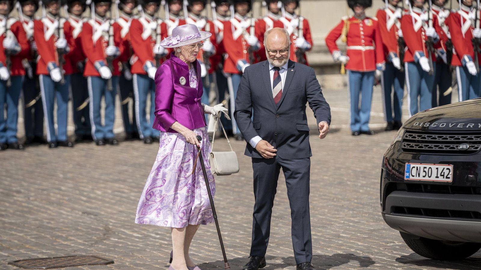 Margarita de Dinamarca en una reciente visita a Noruega, con secuelas de su problema de movilidad