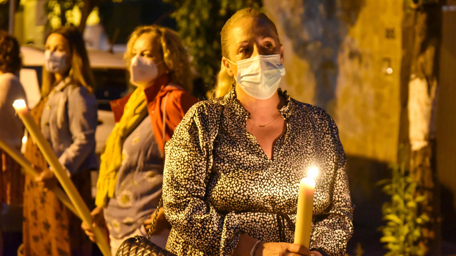 Las fotos de la Virgen de la Salud procesionando en la barriada de San Garcia