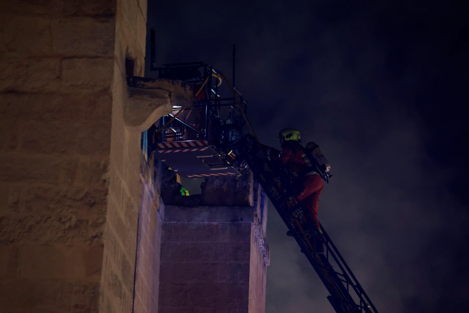 Las fotos del incendio en la Mezquita-Catedral de Córdoba