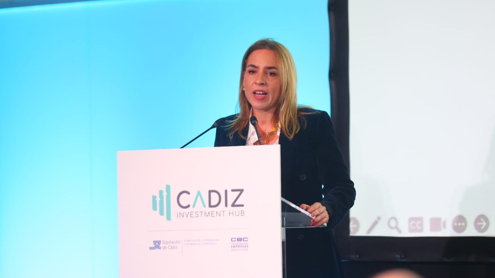 La presidenta de la Diputación, interviniendo en el acto.