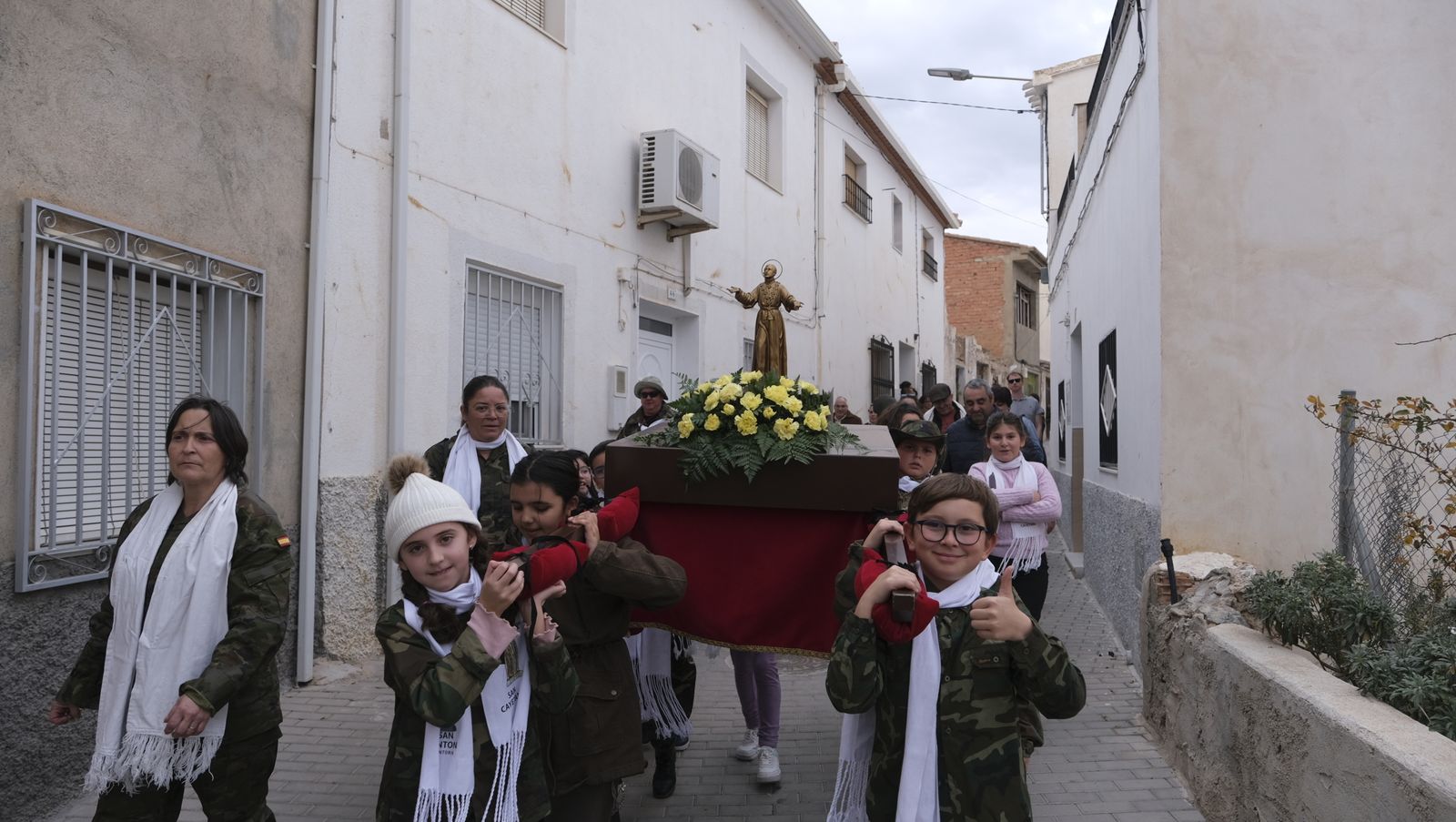 Imágenes de la procesión y carretillas de Cantoria
