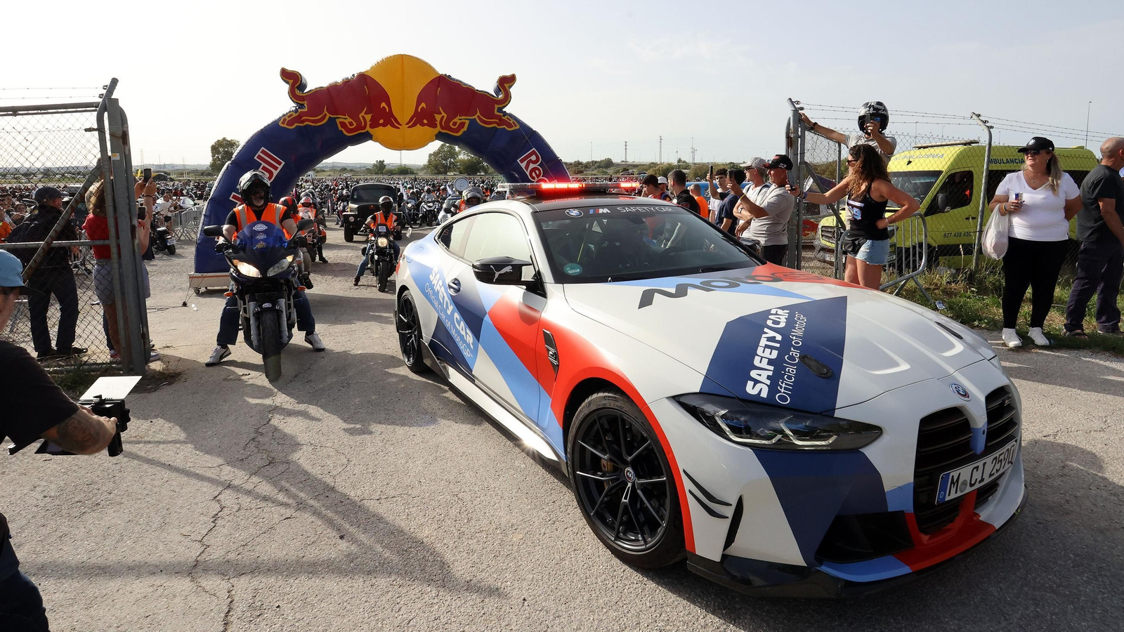 Salida de la caravana motera desde el Circuito de Jerez - Ángel Nieto Salida de la caravana motera desde el Circuito de Jerez - Ángel Nieto