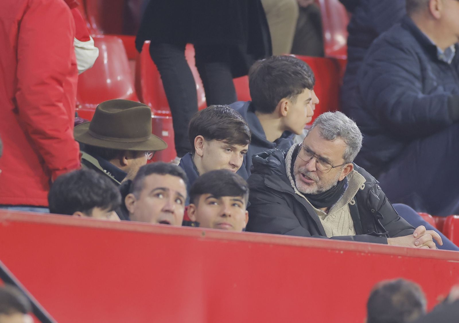 Búscate en las fotos del Sevilla - Celta