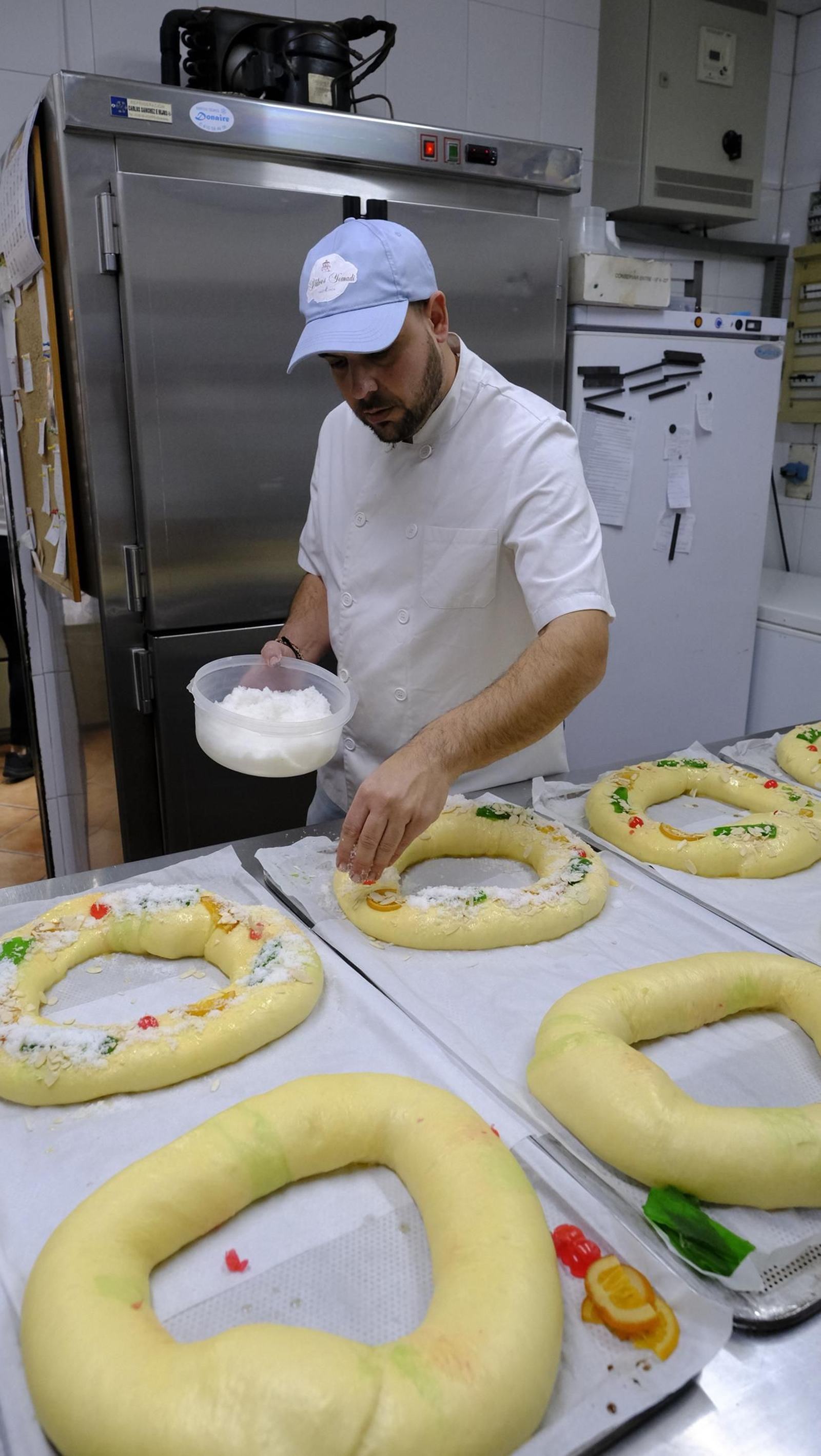 Fotogalería del roscón de reyes en Pastelería Yemadi, en Almería